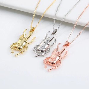 Collar Escarabajo Corazón | Joya Única en Oro, Plata y Rosa