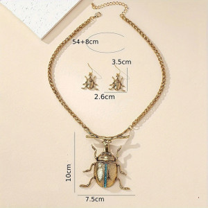 Collar Escarabajo Elegancia Real – Conjunto Dorado con Pendientes