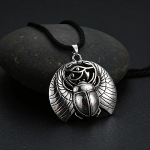 Collar Escarabajo Místico – Ojo de Horus Protector – Oro o Plata