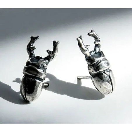 Pendientes Escarabajo Titán | Plata Envejecida & Diseño Único