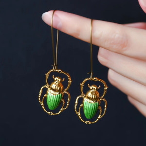 Pendientes Escarabajo Esmeralda | Joya Original Verde y Oro