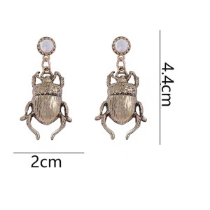 Pendientes Escarabajo Dorado con Perla – Joya Vintage Chic