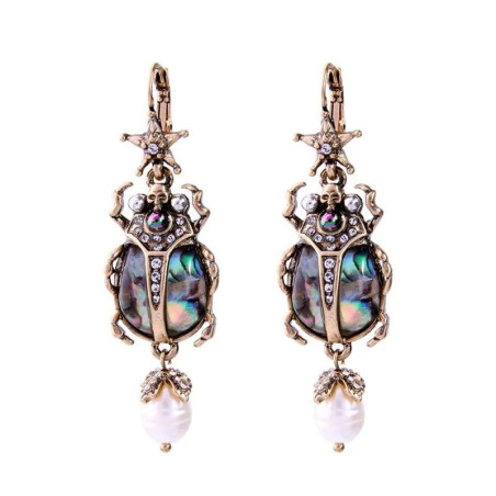 Pendientes Escarabajo Nácar Estrellado – Elegancia Cósmica