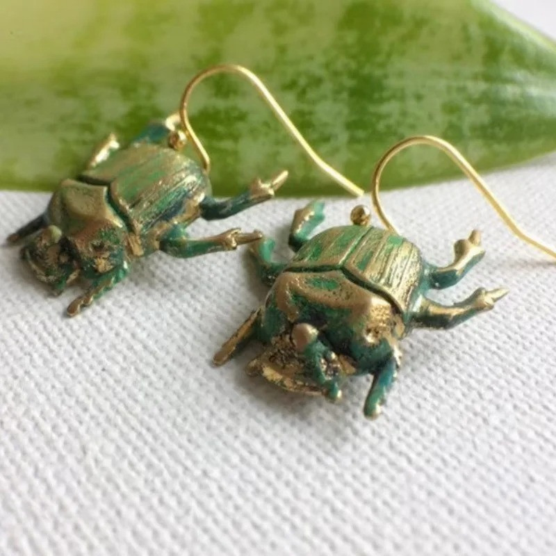 Pendientes Escarabajo Esmeralda | Estilo Antiguo y Místico