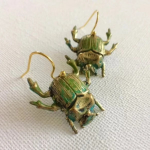 Pendientes Escarabajo Esmeralda | Estilo Antiguo y Místico