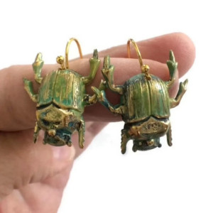 Pendientes Escarabajo Esmeralda | Estilo Antiguo y Místico