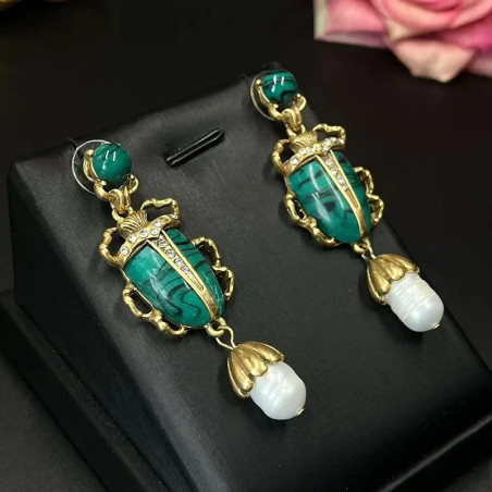 Pendientes Escarabajo Azul Real & Perla – Joya Antigua Lujosa