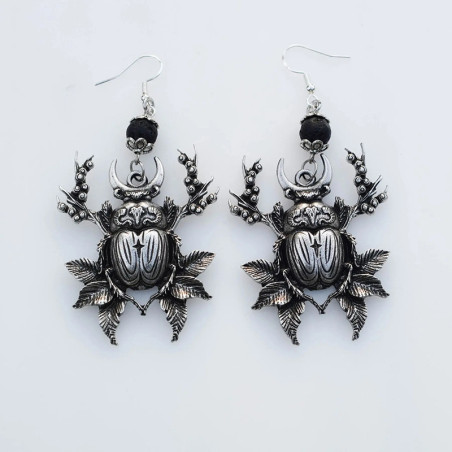 Pendientes Escarabajo Botánico Místico – Joya Tótem & Bruja Verde