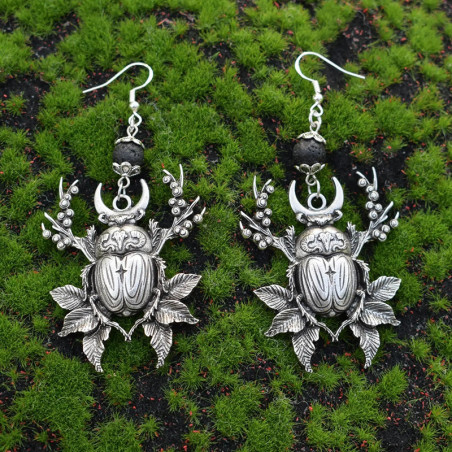 Pendientes Escarabajo Botánico Místico – Joya Tótem & Bruja Verde