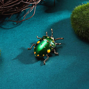 Broche Escarabajo Cósmico | Pin Original de Insecto – 2 Colores