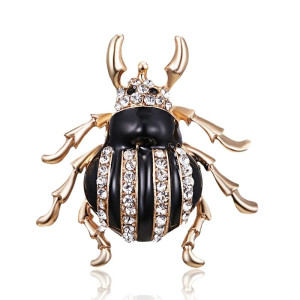 Broche Escarabajo Imperial – Brillo Negro y Corona de Cristal