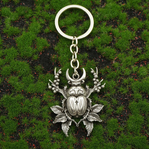 Llavero Escarabajo Lunar | Talismán Botánico & Espiritual