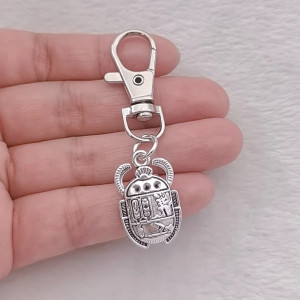 Llavero Escarabajo Faraón – Amuleto Egipcio Plata Envejecida