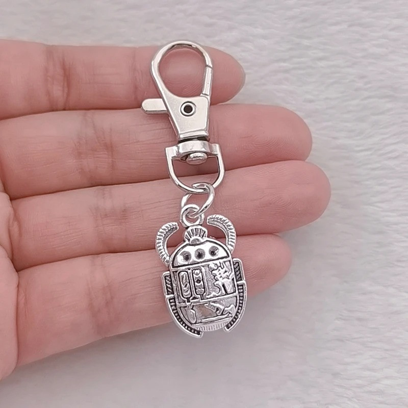 Llavero Escarabajo Faraón – Amuleto Egipcio Plata Envejecida