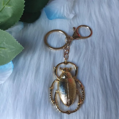 Llavero Escarabajo Cromado – Reflejos Dorados y Colores Elegantes