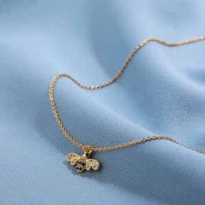 Collar Abeja Delicada Brillante - Joya Dorada Fina y Elegante