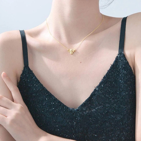 Collar Abeja Reina de Luz - Fino & Elegante - Dorado Minimalista