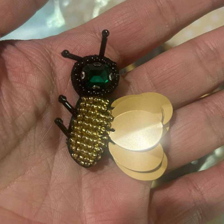 Parche Abeja Bordado Esmeralda Dorada - ¡Elegancia & Artesanía!