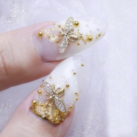 Décorations Nail Art ongles en forme d'abeille 3d doréee avec strass à paillettes