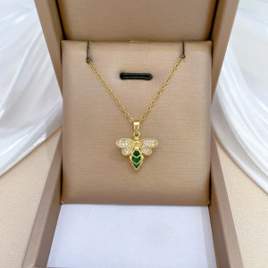 Collar Abeja Dorado y Verde Esmeralda | Joya Luminosa Única