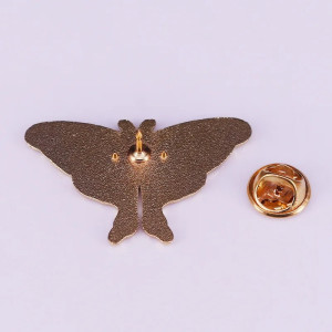 Pin Mariposa Luna Esmeralda | Joya Original y Elegante