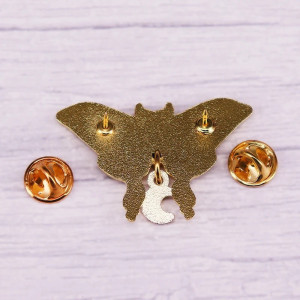 Pin Mariposa Danza Lunar: Elegancia Nocturna y Mística