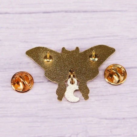 Pin Mariposa Danza Lunar: Elegancia Nocturna y Mística
