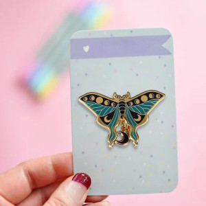 Pin Mariposa Danza Lunar: Elegancia Nocturna y Mística