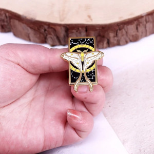 Pin Mariposa Oráculo Lunar: Regalo Mujer Esotérico & Elegante