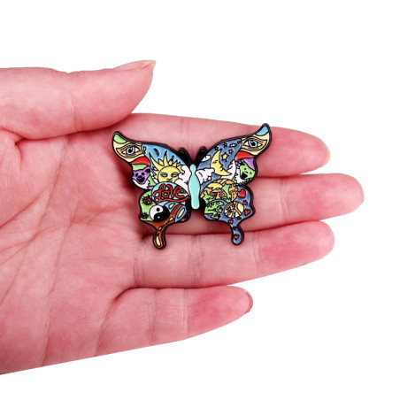 Pin Mariposa Love & Cosmos: Psicodélico, Colorido y Original
