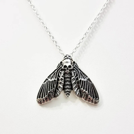 Collar Polilla con Calavera | Joya Gótica Plateada Única