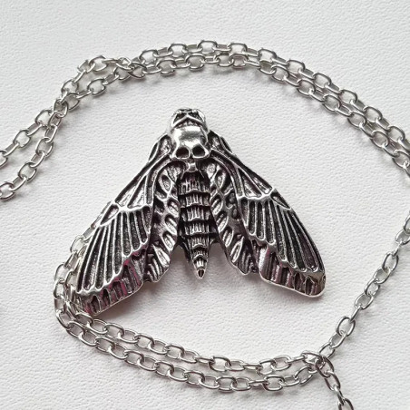 Collar Polilla con Calavera | Joya Gótica Plateada Única