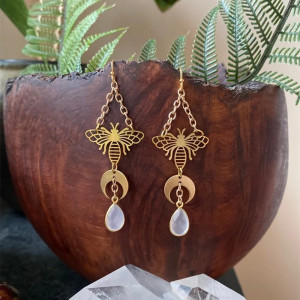 Pendientes Abeja Luna Dorada - Elegancia Natural y Simbólica