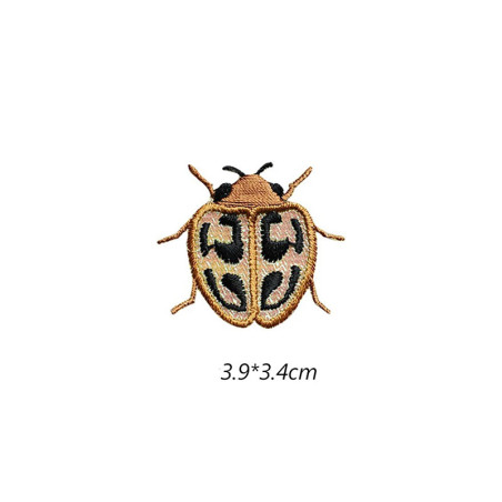 Parche Escarabajo "Manchas Doradas" - Bordado Elegante y Único