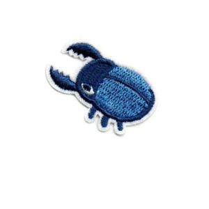 Parche Escarabajo "Azul Mecánico" - Bordado Único y Original