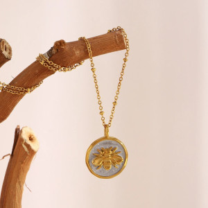 Collar de Abeja Dorado 'Sello Real' - Joya de Plata Elegante
