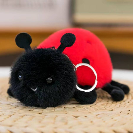 Magnífico Llavero Mariquita de Peluche «Pequeño Amuleto de la Suerte»