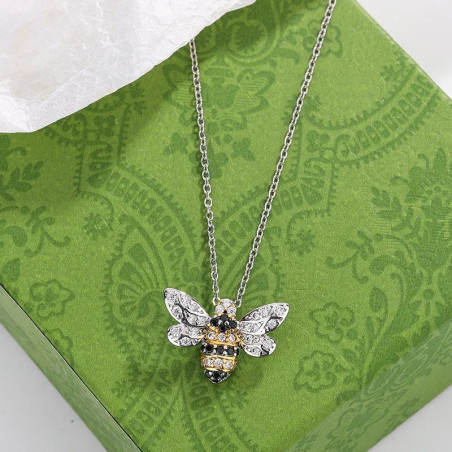 Vista de frente Collar Abeja Brillo Cristalino