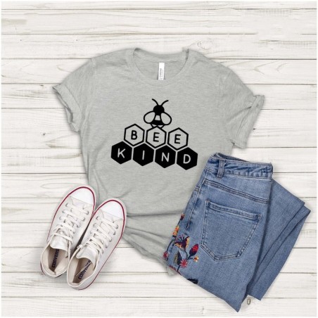 Camiseta Abeja Mujer Diseño Panal Original con 'Bee Kind'