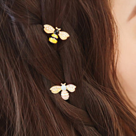 Petite barrette abeille noir et jaune vue portée