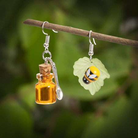 Pendants d'oreille abeille et miel doré modèle 1