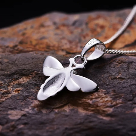 vue arrière collier abeille Collier pendentif petite abeille trésor