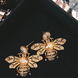 détails boucle d'oreille abeilles Pendants strass chic and choc abeille bijou