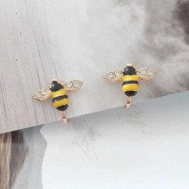 détails boucle d'oreille Petite abeille de dessin animé à cliper (oreilles non percées)