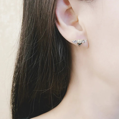 boucle d'oreilles abeille Minuscules clous abeille aux ailes déployées