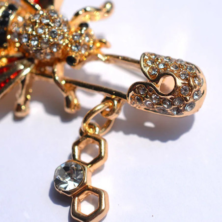 détails Broche bijou épingle à nourrice abeille rouge