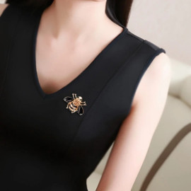 Broche abeille noire profond