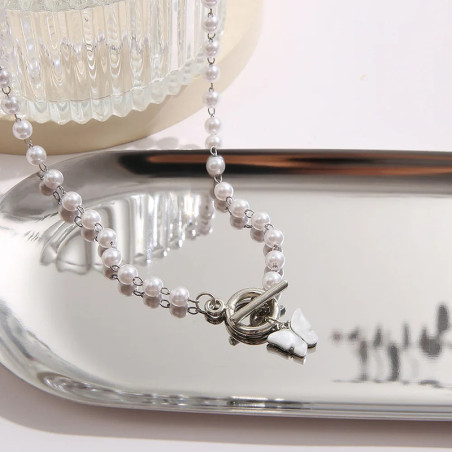 Collier papillon Perles blanches fermoir desing