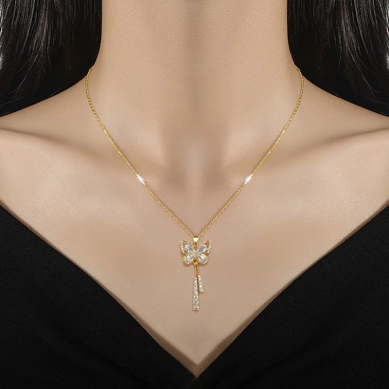 vue portée Elegant Gold Plated Butterfly Necklace