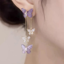 détails boucles d'oreilles papillon en cristal violet